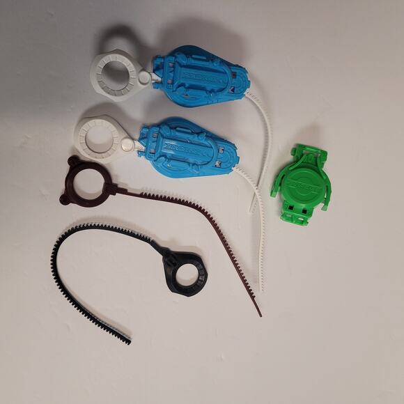 Beyblade Burst Lot Of 24 Takara Tomy Hasbro 2 Launcher Cords Plus 3 Launchers - Picture 8 of 11